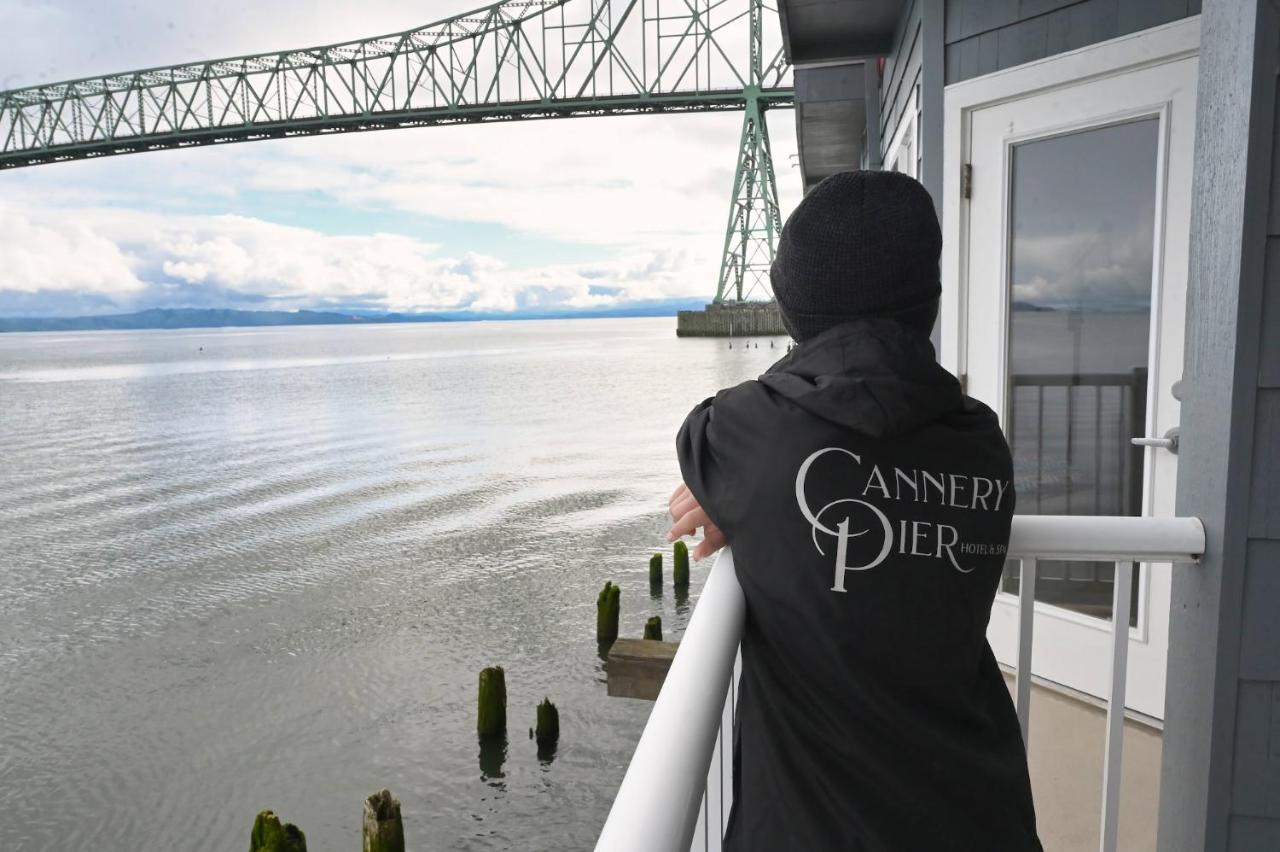 Cannery Pier Hotel & Spa Astoria Exterior photo