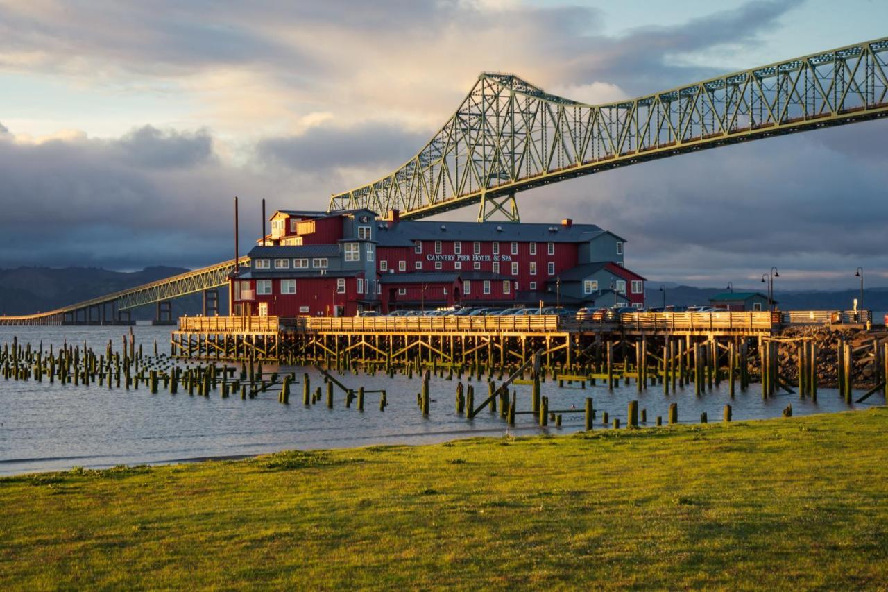 Cannery Pier Hotel & Spa Astoria Exterior photo